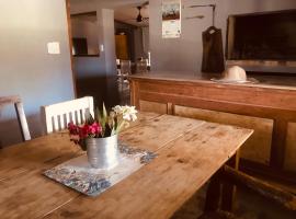 Casa rural familiar con pileta elrejunte，位于阿雷西费斯的酒店