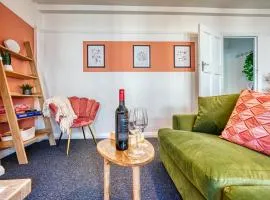 Brewery Loft - 3 Bedroom Bright Spacious apartment in the centre of town, Wifi, Netflix