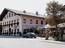 Hirzinger - Gasthaus und Hotel，位于Riedering的酒店