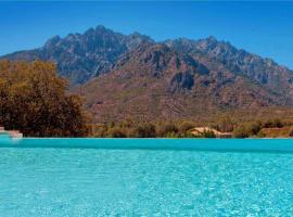 Maison en pierre proche des Gorges de l'Asco entre mer montagne et piscine，位于Moltifao的酒店