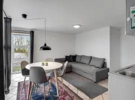 Awesome Apartment In Højer With Kitchen