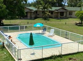 Pousada Haras Trevo de Ferro, Praia, Piscina e Campo，位于托雷斯的酒店