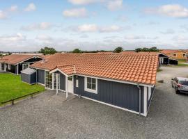 Stunning Home In Gråsten With Wifi，位于格罗斯滕的带按摩浴缸的酒店