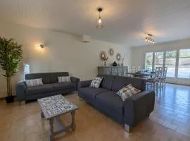 Gîte Familial Rénové en Pleine Nature avec Jardin, Terrasse et Activités de Plein Air - FR-1-653-227