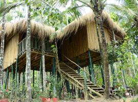 Greenways Tree House and Mud House，位于Chekadi库鲁瓦维普附近的酒店