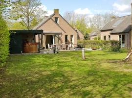 De Zingende Wilg, heerlijk huisje met Hottub，位于Ewijk的酒店