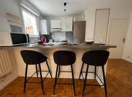 Appart calme avec jardin et parking. 15mn de Paris，位于勒布尔热的酒店