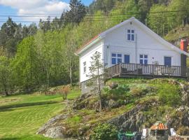 4 Bedroom Amazing Home In Sannidal，位于Sannidal的酒店