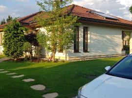 Bungalov Komfort，位于利普托斯基米库拉斯的高尔夫酒店