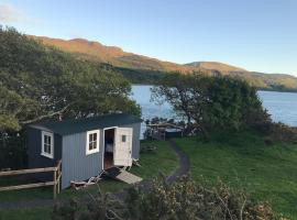 Snowdonia Shepherds Hut + Hot Tub，位于巴茅思的酒店