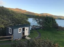 Snowdonia Shepherds Hut + Hot Tub