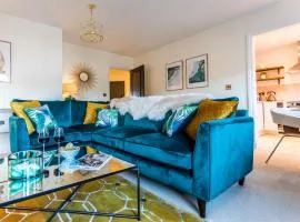 Chic, immaculate, stylish Warwick apartment close to town & castle - perfect for short & long breaks