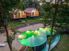 Crystal Kuruva Nature Resort & Spa，位于瓦亚纳德的豪华酒店