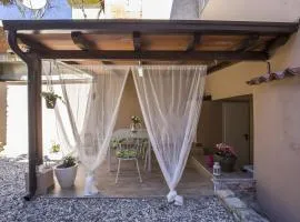 Apartment with garden and free parking