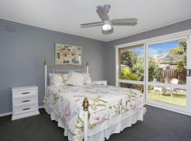 Cosy 4 Bedroom Holiday Home - Melbourne Airport，位于Greenvale的酒店