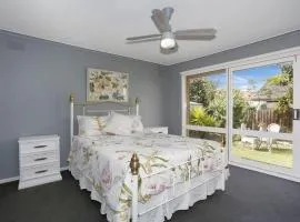 Cosy 4 Bedroom Holiday Home - Melbourne Airport