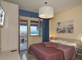Hotel Bella Riviera Lungomare，位于维亚雷焦的酒店