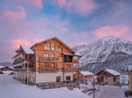 Le Chalet Blanc Hôtel & Spa，位于蒙热内夫尔的酒店