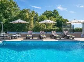 Charmante Villa mit privatem Pool, Klima, Sonnenliegen, Terrasse und Grill