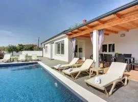 Villa mit privatem Pool, Klima, WLAN, BBQ in der Nähe vom Meer