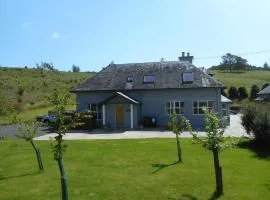 Chauffeur's Cottage with Hot Tub