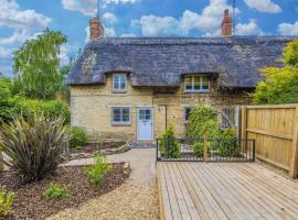 Blackbird Cottage，位于凯特林的酒店