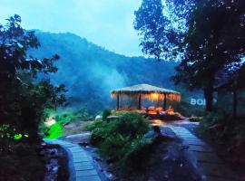 Holistic Stay Eco-Resort & Ayurvedic Retreat，位于Paithalmala的酒店