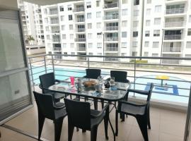 Hermoso apartamento con piscina (alberca).，位于吉拉尔多特的酒店
