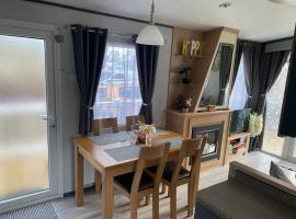 Luxury Holiday Home Happiness at Tattershall lake#，位于塔特舍尔的酒店