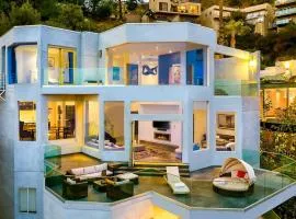 Hollywood Hills Modern Sanctuary–Jaw Dropping View