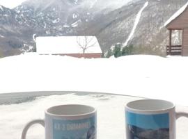T2 confortable 31m2 piscine terrasse vue dégagée montagne，位于Ignaux的酒店