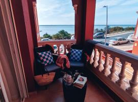 APARTAMENTO FRENTE AL MAR CON PRECIOSAS VISTAS，位于马札冈的酒店