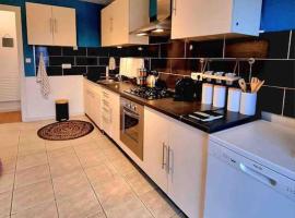 Joli duplex cocooning de 100m2 avec Rez de jardin，位于费赞的酒店