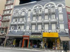 Hotel Quintino - Metrô Sé -localizado no coração de São Paulo Próximo ao Brás e 25 de Março com estacionamento no local grátis