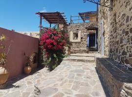 Chios Houses, beautiful restored traditional stone houses with an astonishing seaview，位于Volissos的酒店