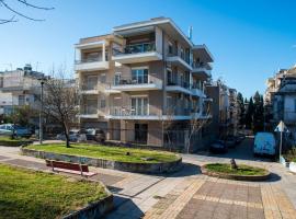 Elpida's houses 1 Private parking Near city centre，位于塞萨洛尼基卡夫坦佐格里奥体育场附近的酒店