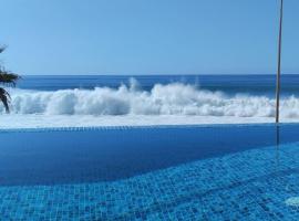 Villa Sunset Avenue by the sea with infinity heated swimpool，位于滨海保尔的公寓