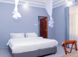 The VIP Luxury Lounge Hotel，位于基苏木的酒店