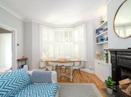 Beautiful & Cosy 1-Bedroom Apartment in Clapham，位于伦敦陶亭碧附近的酒店