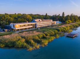 Hotel OTP Balatonszemes，位于鲍洛通塞迈什的酒店