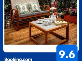 Mirje's Deck - Homestay - Family Rooms，位于戈尔哈布尔的酒店