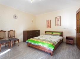 Orange House，位于哈尔科夫的带热水浴缸的酒店