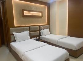 Greens Suite - Business Class Hotel - Opposite Ripon Building，位于钦奈Fort Museum附近的酒店