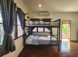 Blue Moon House - A budget hostel for easy travellers