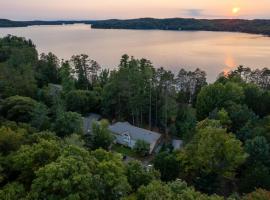 Muskoka Waterfront Retreat，位于Dwight的乡村别墅