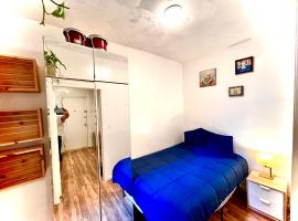 Bedroom 10 mins to Times Square! and is first floor，位于皇后区的酒店