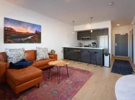 Stylish SoBo Condo - Steps to Main St