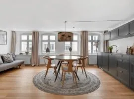 Sanders Regent - Endearing One-Bedroom Apartment Near Central Square