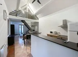 Le Calmette-Maison avec bel espace de vie en duplex- Climatisation- WIFI- terrain de pétanque-
