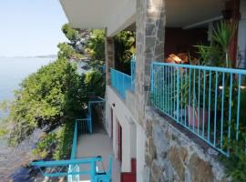 Locazione Turistica Sul Mare Strada Costiera 244, Trieste，位于圣克罗齐马尔的酒店